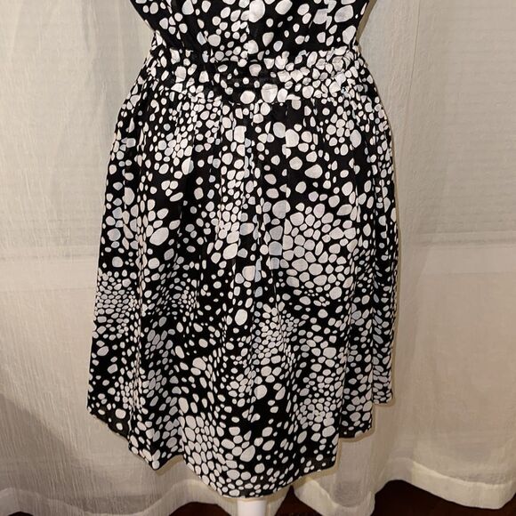 MK 12 Black White Spotted Polka Pebbles Sleeveless Faux Wrap V-Neck A-Line Dress - Picture 8 of 13